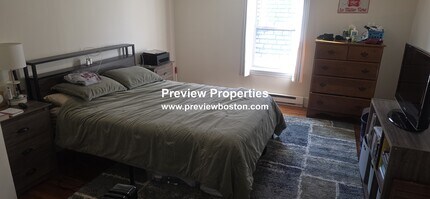 25 Brackett St, Unit 3 in Boston, MA - Foto de edificio - Building Photo