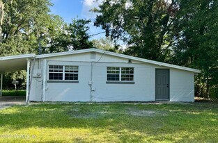 7054 Red Robin Dr in Jacksonville, FL - Building Photo