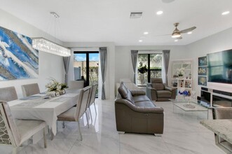 1010 Willow Pl in Riviera Beach, FL - Building Photo - Building Photo