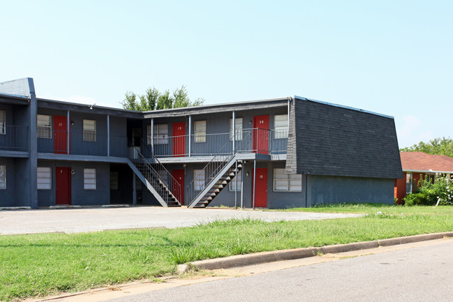 1100 SW 58th St in Oklahoma City, OK - Foto de edificio - Building Photo