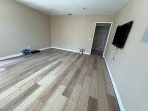 5372 Hidalgo St in Camarillo, CA - Building Photo - Building Photo