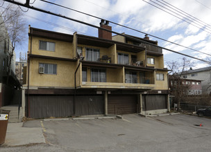 1633 26th Ave SW in Calgary, AB - Building Photo - Building Photo