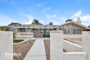 321 Redstone St in Las Vegas, NV - Building Photo