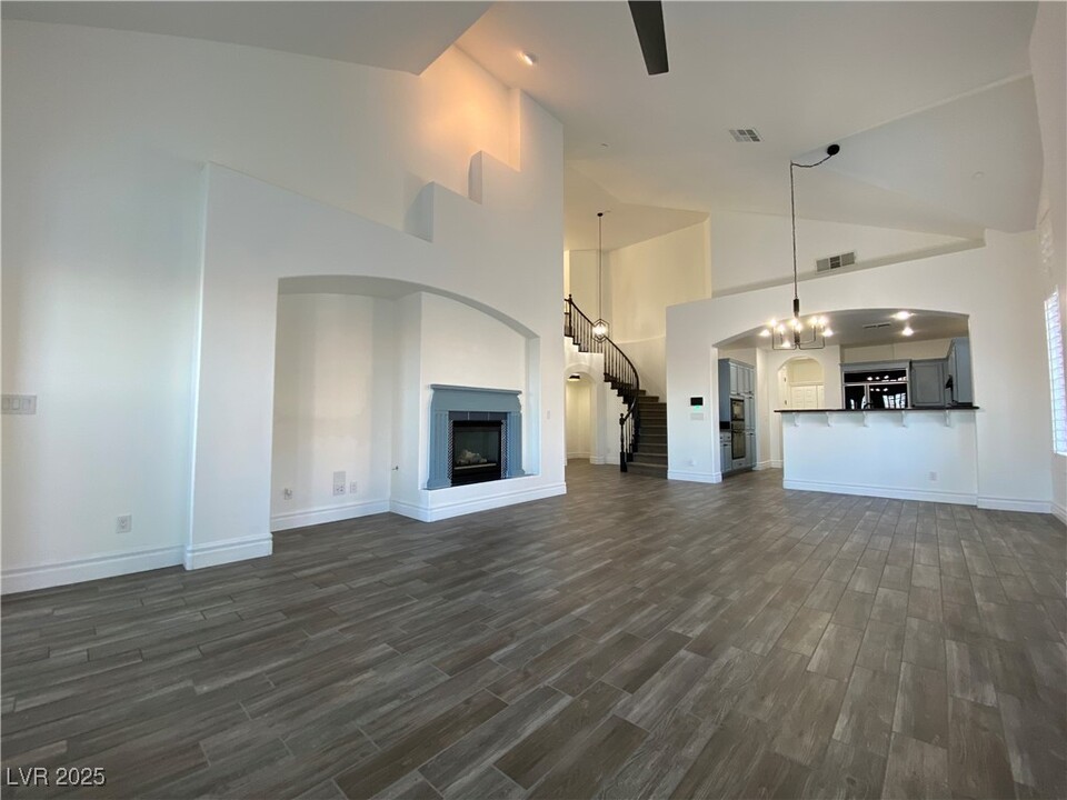 24 Cerchio Centrale in Henderson, NV - Building Photo