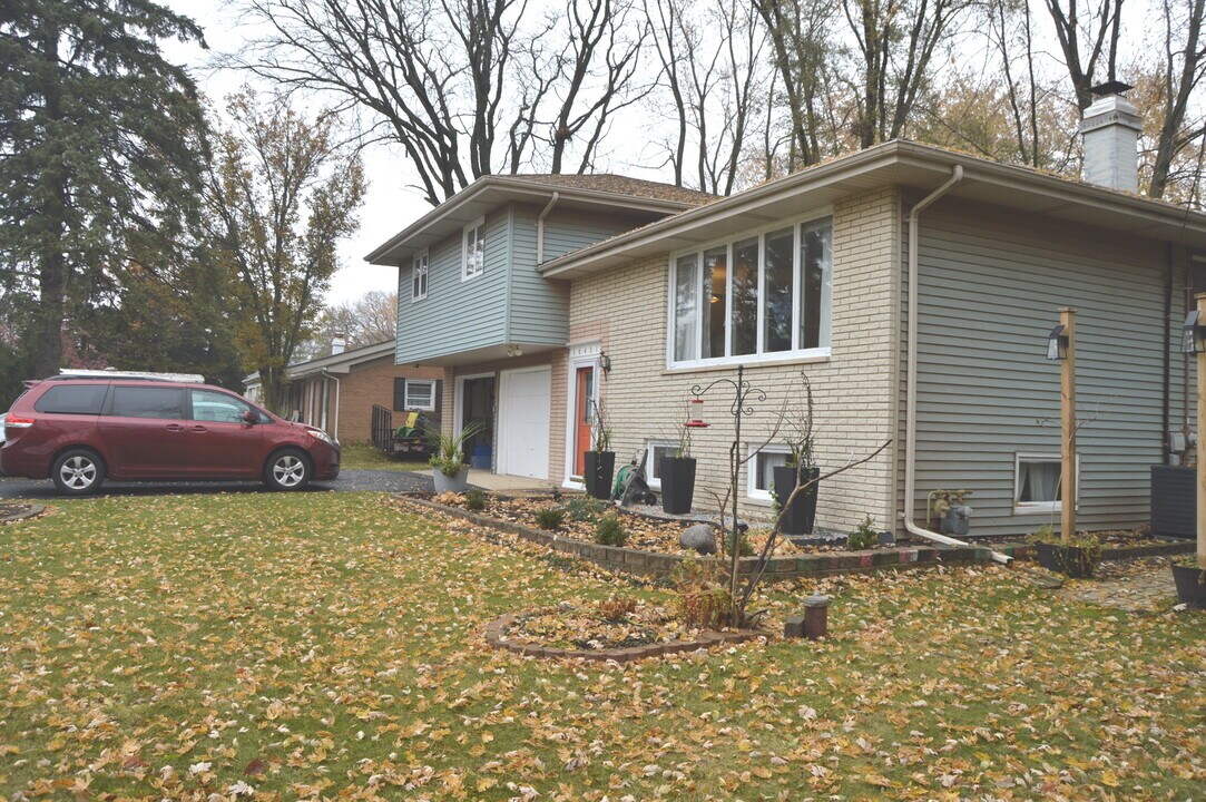 16431 Mayleon Dr in Plainfield, IL - Building Photo