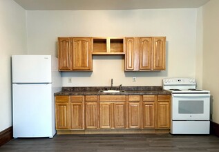 212 Blaine St in Grove City, PA - Foto de edificio - Building Photo