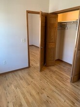 802 4th Ave, Unit 202 in Grinnell, IA - Building Photo - Building Photo