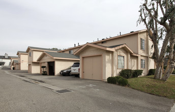 303-315 W Mountain View Ave in La Habra, CA - Building Photo - Building Photo