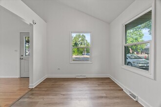 1607 N Cedar Lake Rd in Round Lake Beach, IL - Building Photo - Building Photo