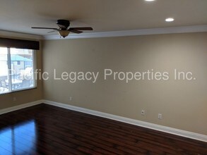 589 11th St-Unit -APT 10 in Imperial Beach, CA - Building Photo - Building Photo