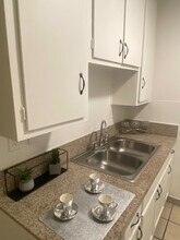 Summer Breeze Apartments in North Hills, CA - Building Photo - Building Photo