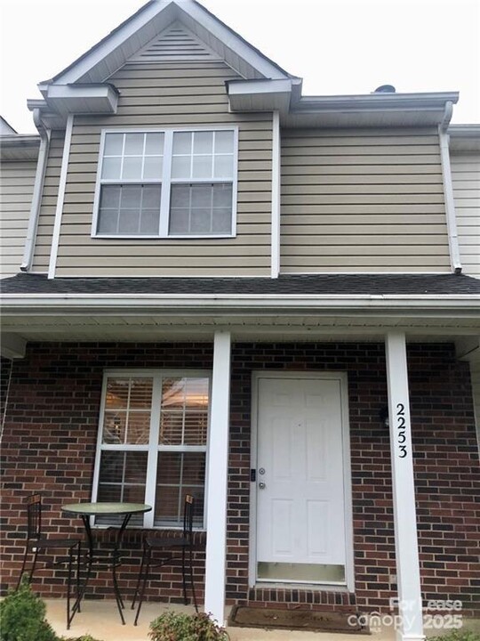 2253 Cigar Ct in Charlotte, NC - Building Photo