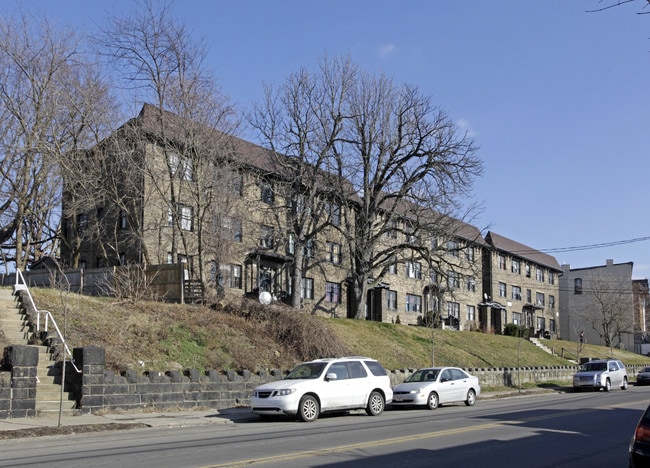 Brentshire Apartments in Pittsburgh, PA - Building Photo - Building Photo