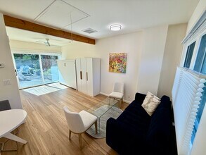 81 Angela Ave in San Anselmo, CA - Foto de edificio - Building Photo