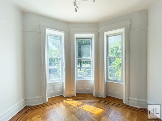 Crown Heights, Brooklyn – Spacious 4-Bedro