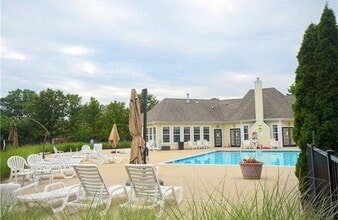 933 Del Negro Ct in South Plainfield, NJ - Building Photo - Building Photo