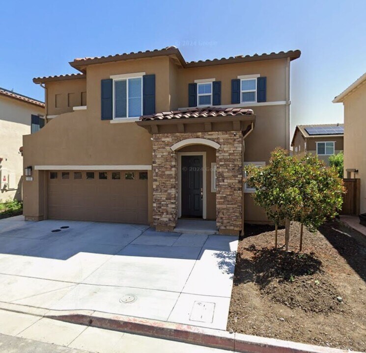 1095 Purdue Ct in Dixon, CA - Building Photo