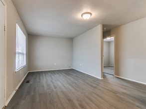 912 NW 24th St in Moore, OK - Foto de edificio - Building Photo