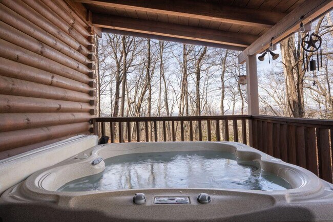 444 Sugar Mountain Way in Pigeon Forge, TN - Building Photo - Building Photo