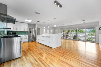 3355 SW 22nd St in Fort Lauderdale, FL - Building Photo - Building Photo