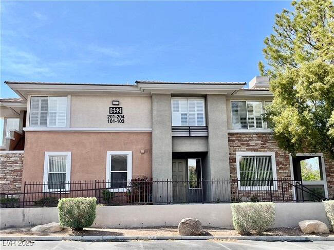 652 Peachy Canyon Cir in Las Vegas, NV - Building Photo - Building Photo