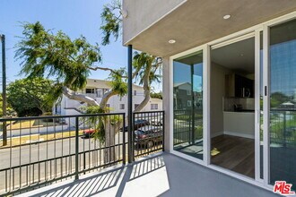 4905 St Elmo Dr in Los Angeles, CA - Building Photo - Building Photo