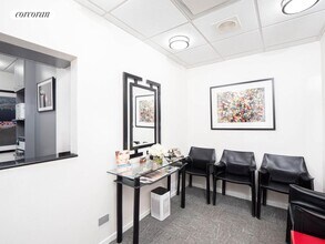 30 Central Park S in New York, NY - Building Photo - Building Photo