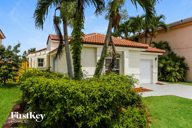 3202 W Buena Vista Dr in Margate, FL - Building Photo - Building Photo