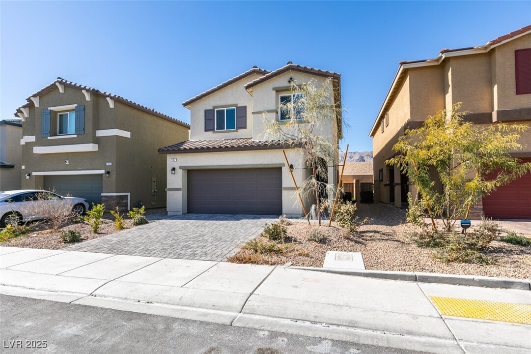 7107 Alabaster Peak St in Las Vegas, NV - Building Photo