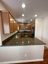 715 Garonne St in Oxnard, CA - Foto de edificio - Building Photo