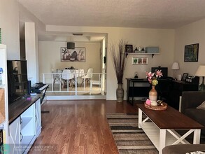 3760 Inverrary Dr in Lauderhill, FL - Building Photo - Building Photo