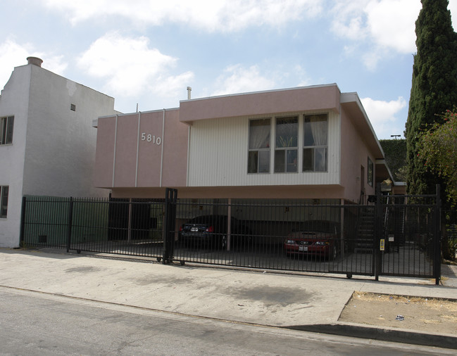 5810 Gregory Ave in Los Angeles, CA - Foto de edificio - Building Photo