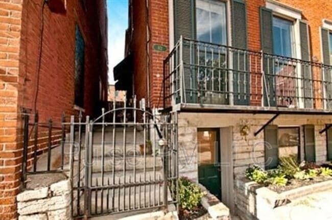 property at 112 E 5th St