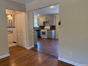 123 Marcia Pl in San Antonio, TX - Foto de edificio - Building Photo