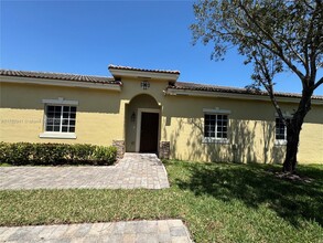3384 NE 11th Dr in Homestead, FL - Foto de edificio - Building Photo