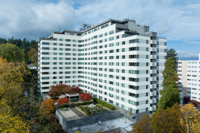 Vista St. Clair in Portland, OR - Building Photo - Building Photo