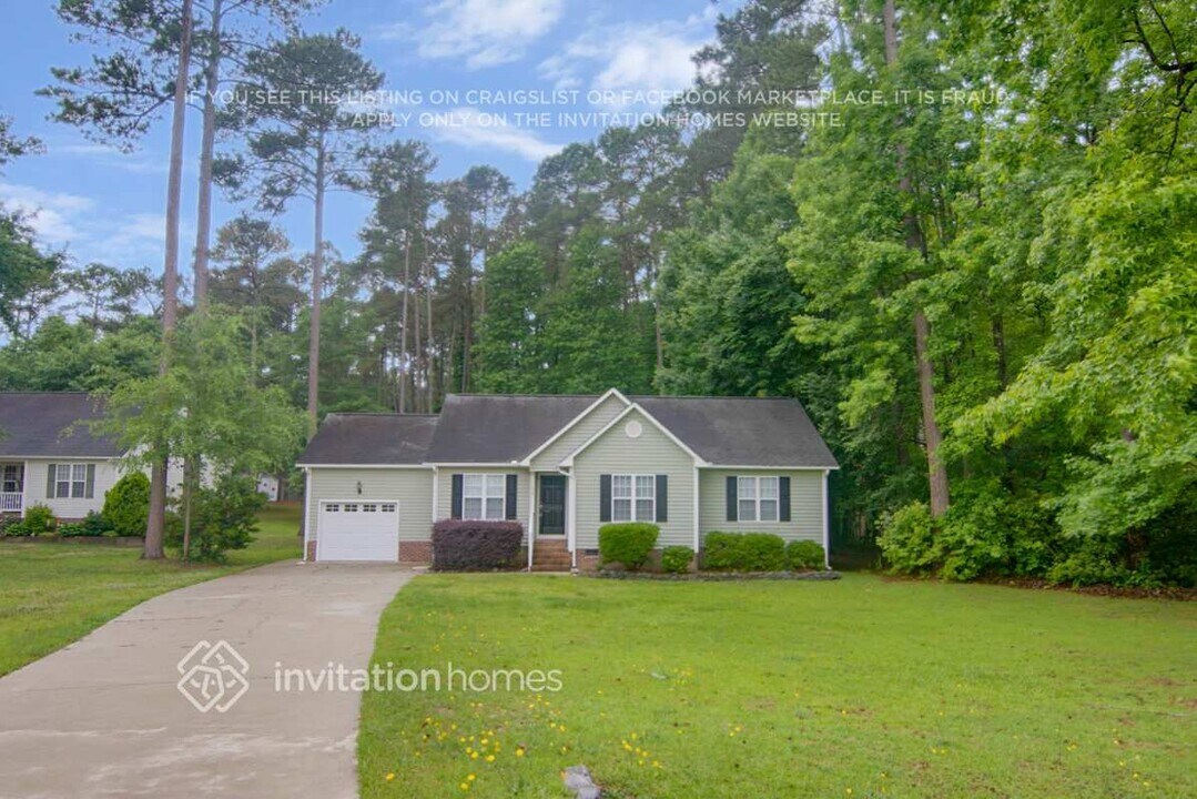 152 Saleen Dr in Willow Spring, NC - Foto de edificio