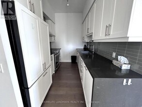 4085-4085 Parkside Village Dr in Mississauga, ON - Building Photo - Building Photo