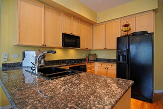 921 W Fletcher St, Unit 2 in Chicago, IL - Building Photo - Building Photo