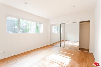 420 Raymond Ave in Santa Monica, CA - Foto de edificio - Building Photo