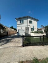 347 E 107th St in Los Angeles, CA - Building Photo