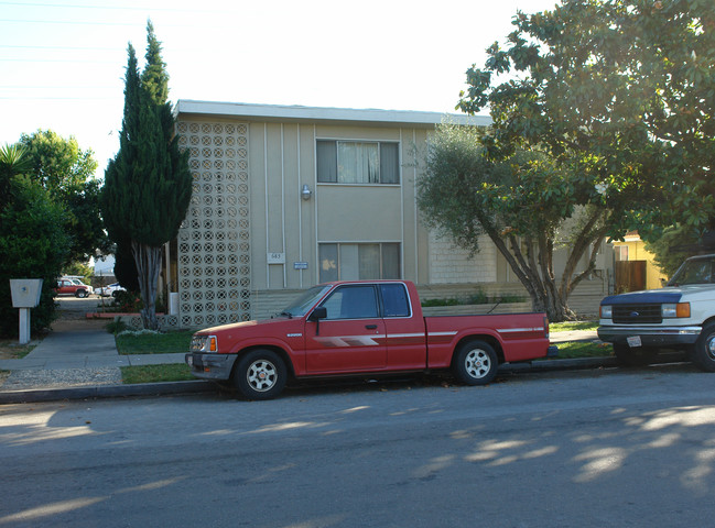 685 Iris in Sunnyvale, CA - Foto de edificio - Building Photo