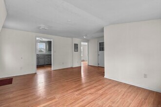 72 Maple St in Norwalk, CT - Building Photo - Building Photo