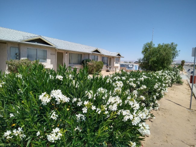 5228 Adobe Rd