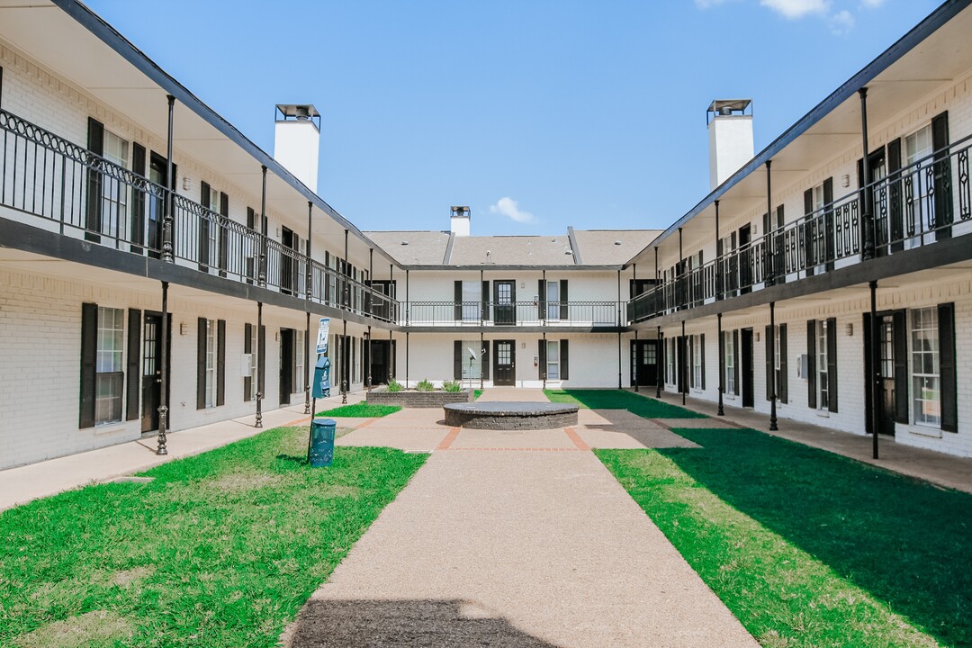 Fifteen Forty Apartments in Dallas, TX - Building Photo