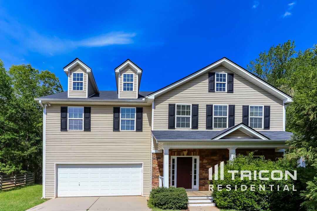 9015 Montclair Hills Dr in Cumming, GA - Building Photo
