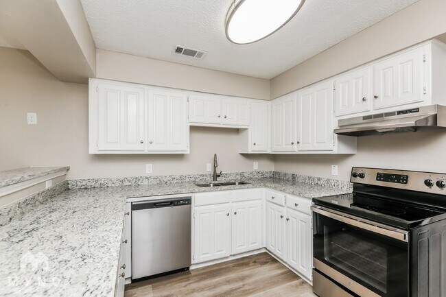 5104 Red River Dr in Arlington, TX - Building Photo - Building Photo