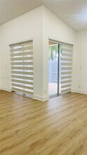 1599 Springside Dr in Weston, FL - Building Photo - Building Photo