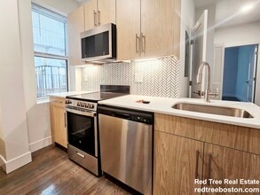 111 Park Dr in Boston, MA - Foto de edificio - Building Photo