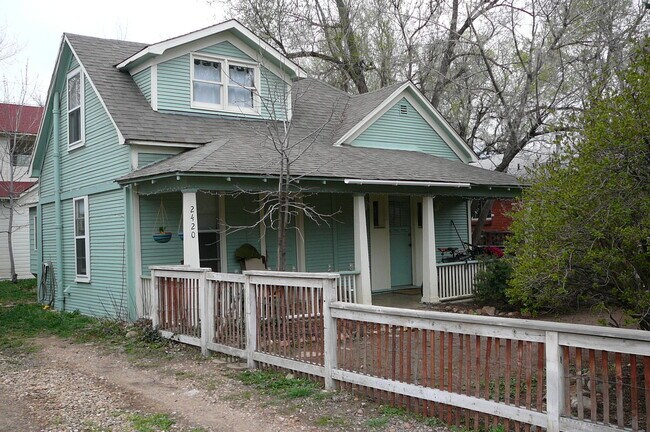 2420 Mapleton Ave in Boulder, CO - Foto de edificio - Building Photo